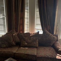 🛋 Traditional Tapestry Sofa with Decorative Pillows – $100 (Orange County)