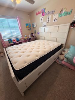 Queen Size Bed with Mattress