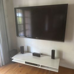 Tv / Speakers