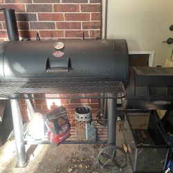 Chargriller Smoker