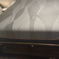 Memory Foam Bed And Bed Frame With Two Dewars 