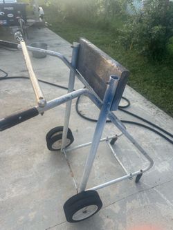 Outboard engine stand for medium motor
