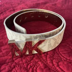 Michael kor’s Belt Size S