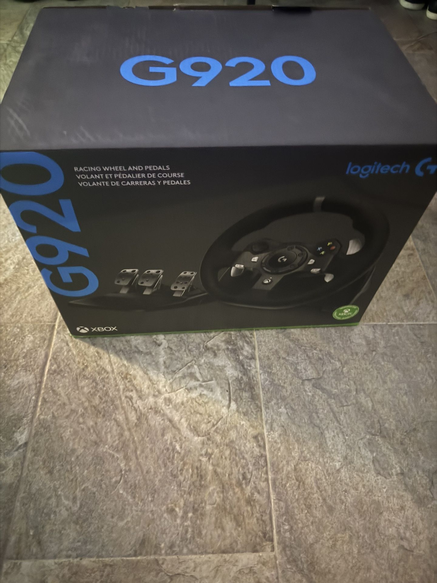 Logitech G920 Racing wheel And Pedals