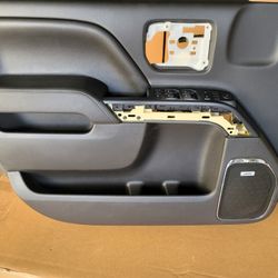 2015-2016 Chevy Silverado LTZ Drivers Front Door Panel