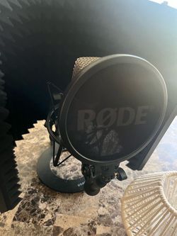 RØDE NT1 Microphone/ Focusrite 4