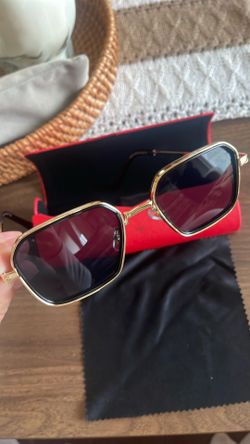 Woman sunglasses black with gold frame