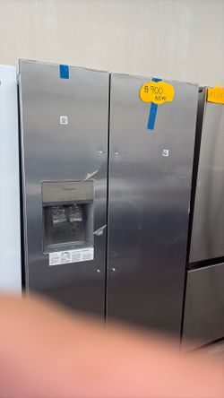 New. Frigidaire. Water And Ice 36 Inch Wide