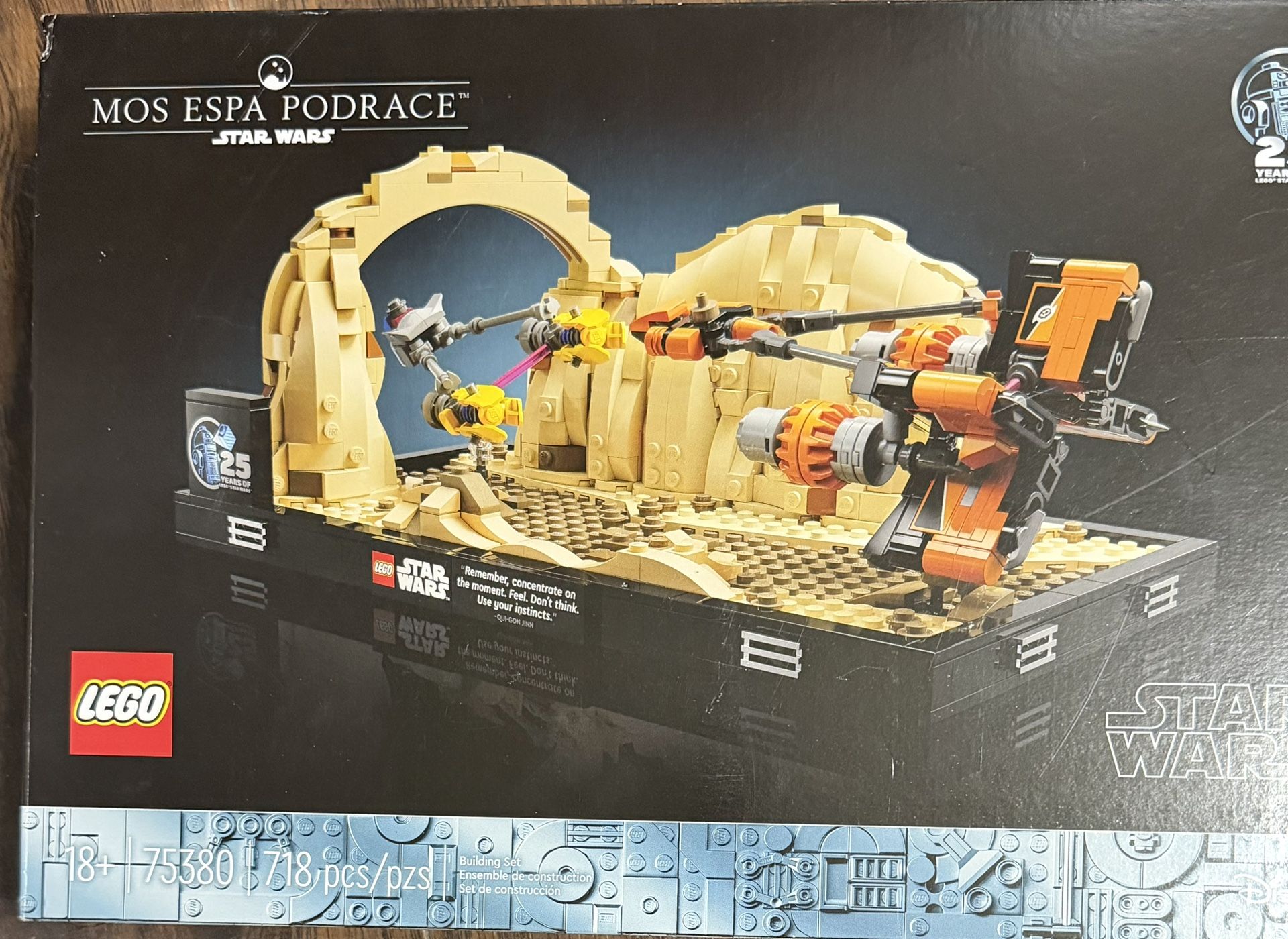 LEGO Star Wars: The Phantom Menace Mos Espa Podrace Diorama, Build  Star Wars Fan Gift with Anakin Skywalker's Podracer, 