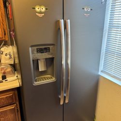 GE® ENERGY STAR® 25.3 CU. FT. SIDE-BY-SIDE REFRIGERATOR  