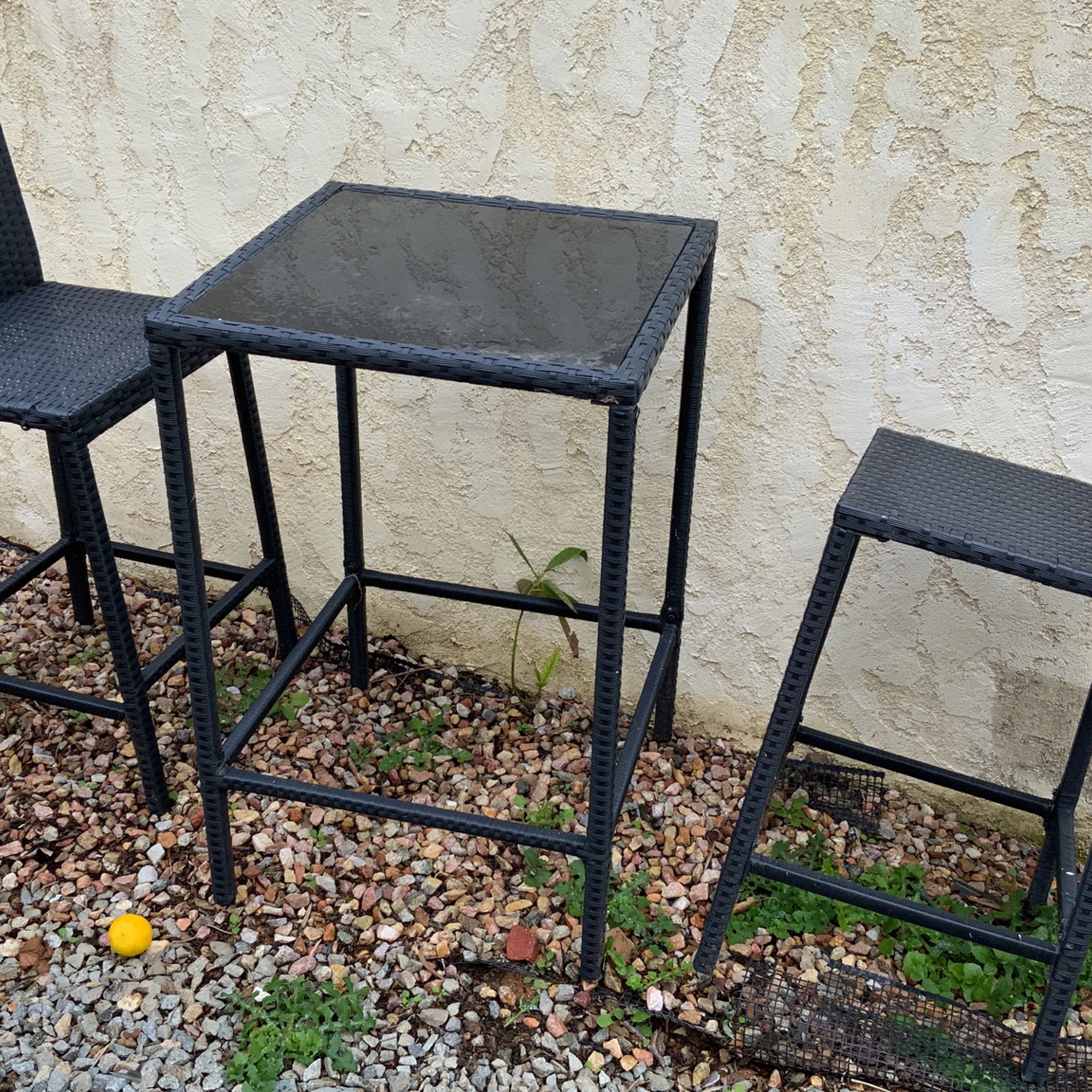 Outdoor Table - High Top With Chairs