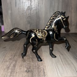 VINTAGE BEAUTIFUL BRASS HORSE STATUE BLACK ENAMEL ENGRAVED ETCHED DESIGN LOOK