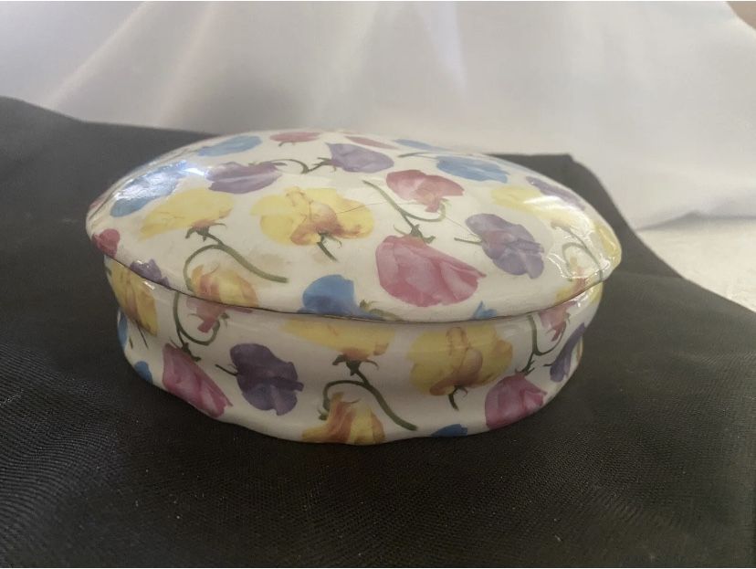 Vintage Porcelain Body Powder Box 1940’s