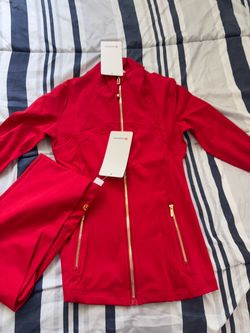 Lululemon size 4 red