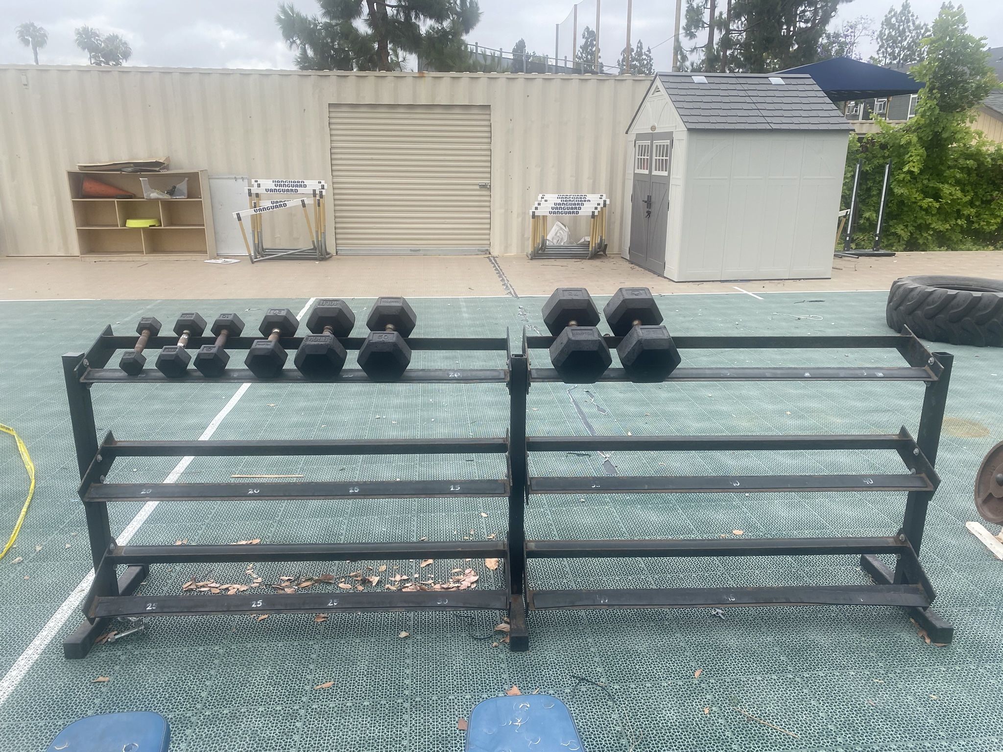 DUMBBELL RACK / DUMBBELLS