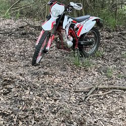 2021 250cc Dirt Bike White And Red