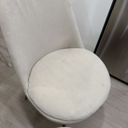 4 Dining Chairs 