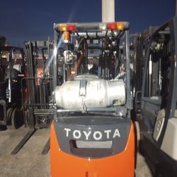 FORKLIFT TOYOTA Year 2017 3000#