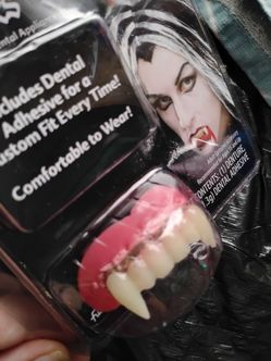 Vampire teeth