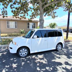 2005 Toyota scion  XB