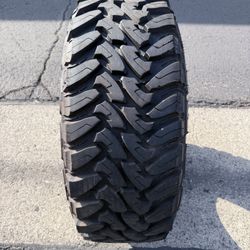 (1) 35x12.50R17 Toyo Mud Terrain 
