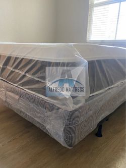 Queen mattress pillow top set with box spring (2pc - new)
