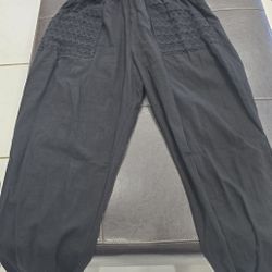 JUMPSUIT BORDADO NUEVO. Size L. RECOGER EN HUMBLE 77396