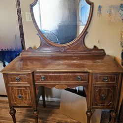 Vintage Vanity & Mirror. (or Desk) P/U in 92139