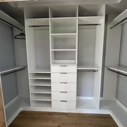 CUSTOM CLOSET FREE ESTIMATE 
$1
Closet personalizado 
Estimado gratis