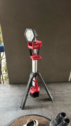 Milwaukee flash light
