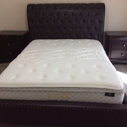 LIKE NEW 4 PIECE BROWN TUFTED QUEEN SIZE BEDROOM SET INCLUDES BED MATTRESS AND 2 NIGHTSTANDS