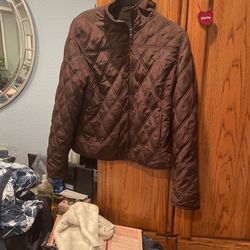 CHOCOLATE SOFT WARM INSIDE WITH POCKETS, Quilted Design, NEVER USED , Size MEDIUM, Nice Xmas Gift, $15 OBO