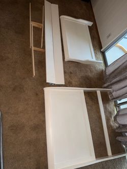 Twin size bed frame & bottom mattress