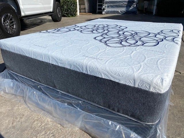 Cal King Bamboo Cool Gel Memory Foam!!