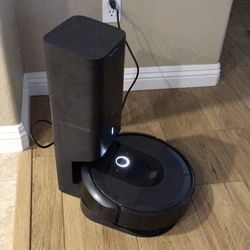iRobot Roomba i7 Vacuum Cleaner