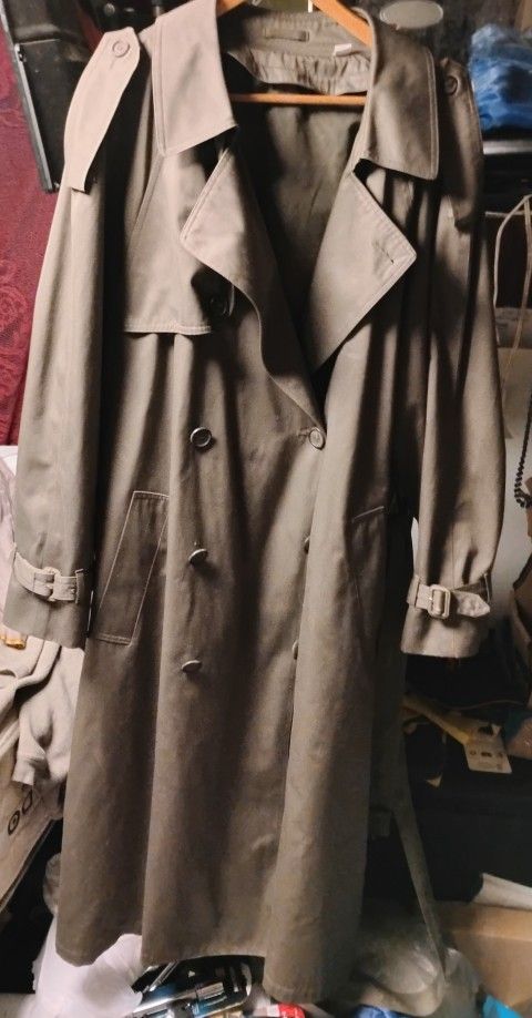 Vintage London Fog Trench Coat Olive Green Men's 44Reg. USA