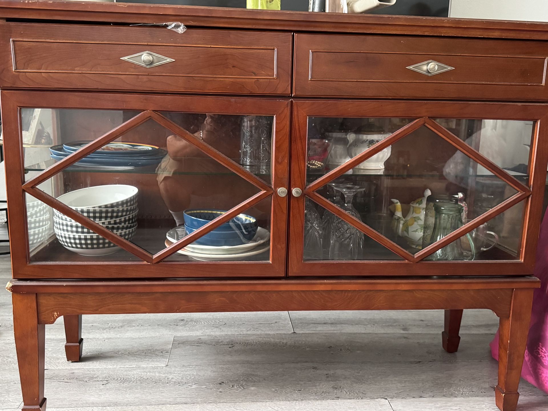 Cabinet with 2 drawers