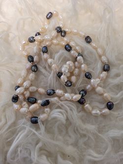 Beautiful elegant lo g mixed volor pearl necklace
