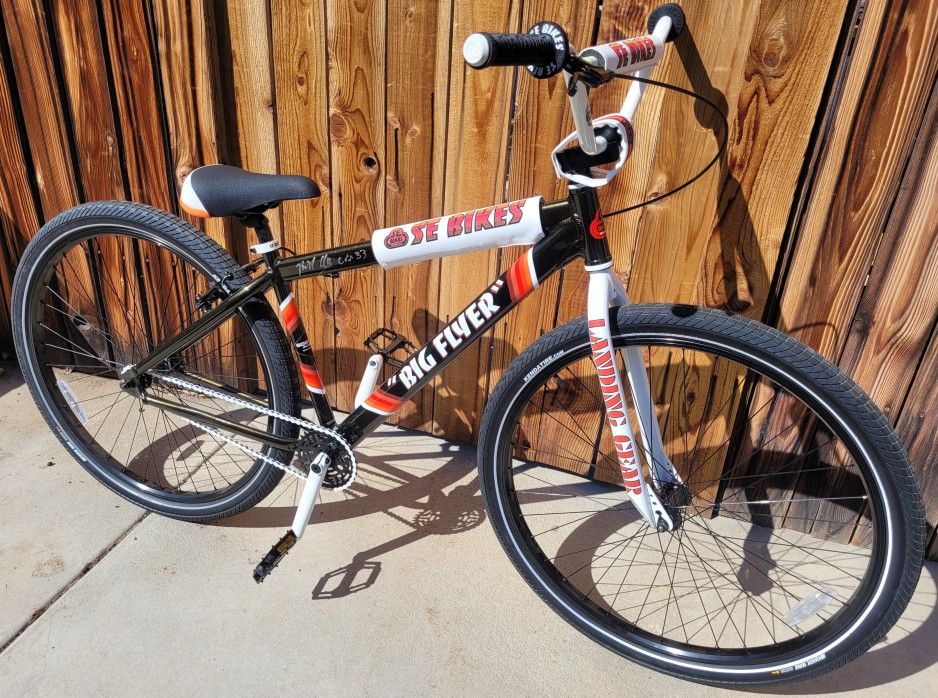 Se bike big store flyer black sparkle