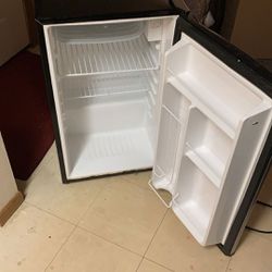 mini fridge with freezer 