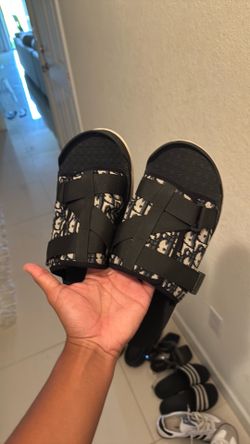 DIOR SLIDES SIZE10