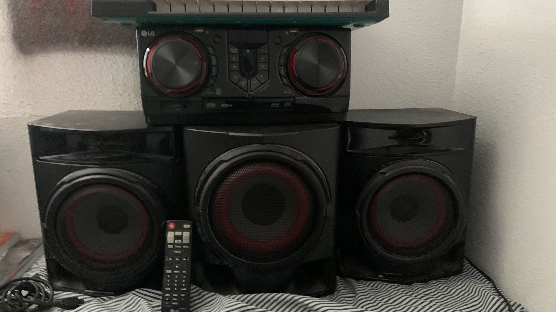 LG CJ45 720w Shelf Speaker System (sound System)