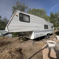 5th Wheel Camper 