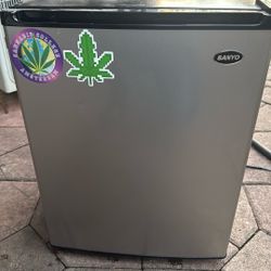 Sanyo Mini Fridge