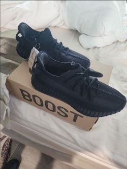 YEEZY 350 V2 Black SZ. 10