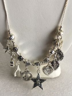 BEAUTIFUL LADIES SILVER TONE NECKLACE