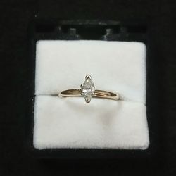 14k Solid Gold Woman's Diamond Ring 2.0gr Sz8