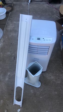 Soleusair portable AC 8,000 BTU includes the hose and attached windows and remote control
