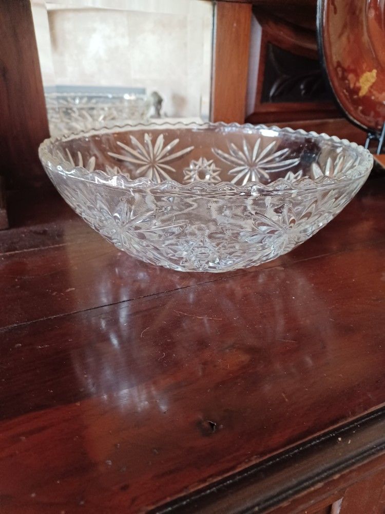 BEAUTIFUL Raised Pattern GLASS BOWL $8.
