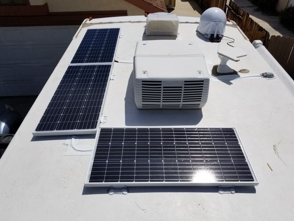 SOLAR PANEL RV MOTORHOME SYSTEM (INSTALLED)